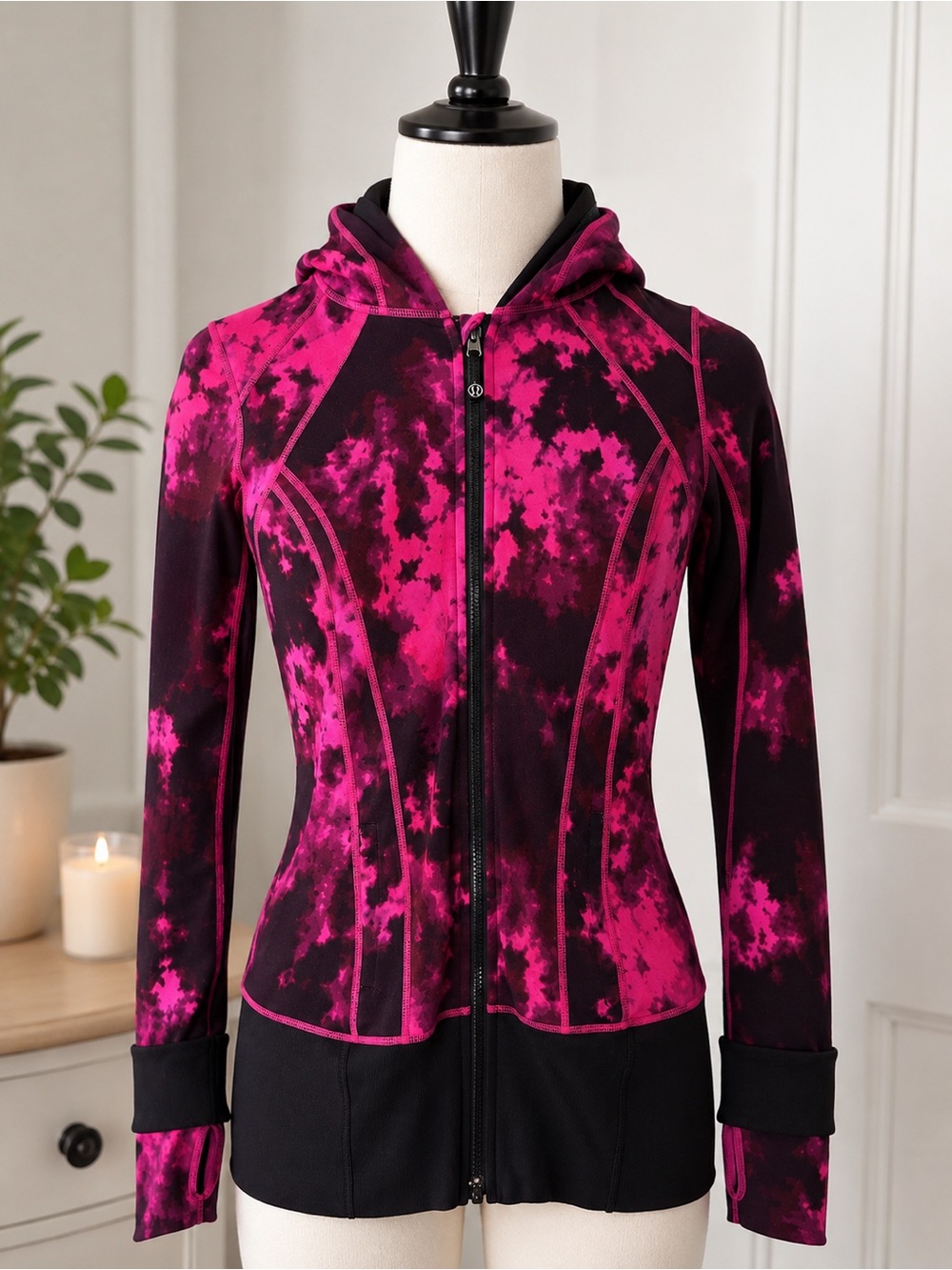 Lululemon Pink Purple Tie Dye
Hooded Full Zip Jacket Size 4 Thumbholes